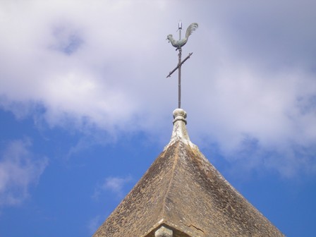 Photo de la girouette coq sur le clocher de l'église